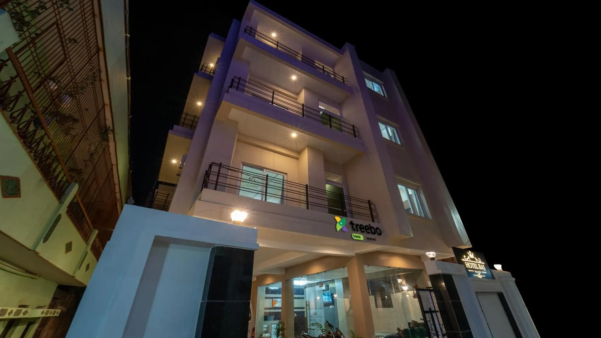 Hotel Treebo Raj Palace Varanasi