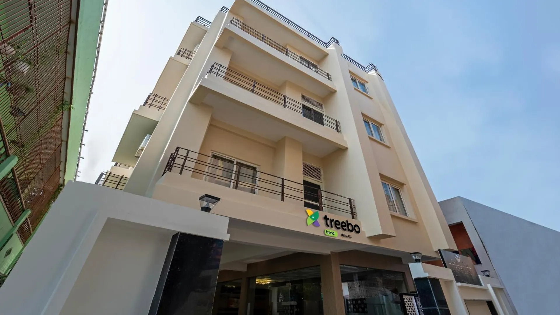 *** Hotel Treebo Raj Palace Benares India