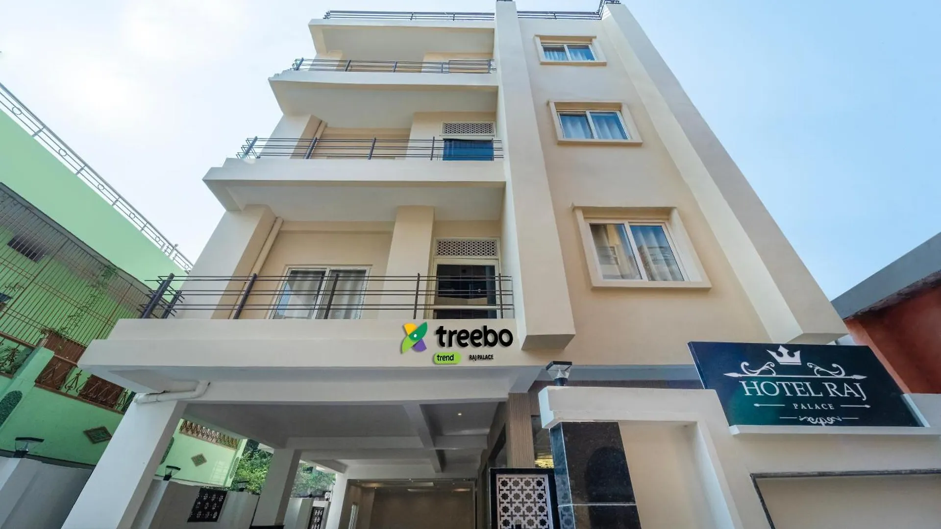 Treebo Raj Palace Benares 3*,  India